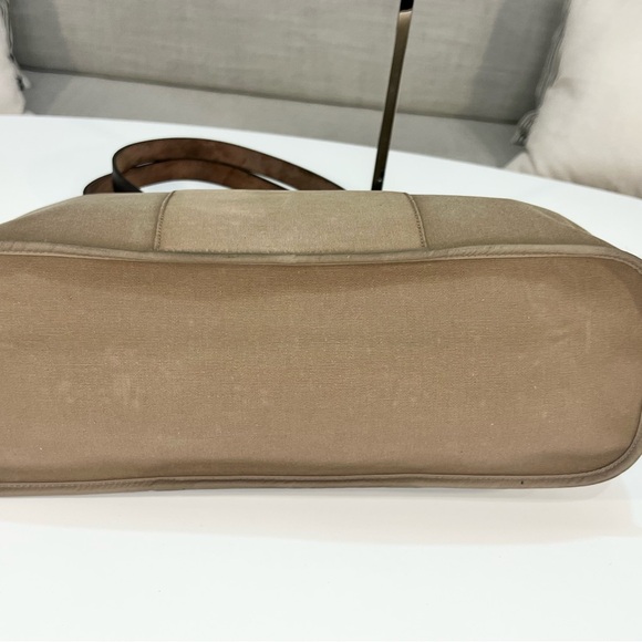 Hermes Tan Tote Bag Spacious Structured Design - Picture 16 of 16